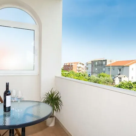 Duje Apartment *