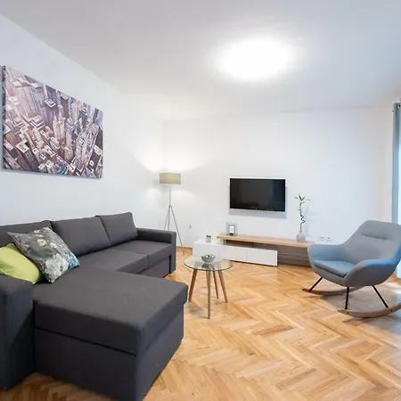 Duje Apartment Kastela